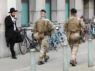 Belgian army personnel patrol a street as part of a deployment of soldiers outside Jewish institutions in Antwerp and Brussels following attacks at Jewish sites in Belgium and other European countries, in Antwerp, Belgium, March 23, 2026. REUTERS/Yves Herman REFILE - CHANGING SLUG FROM "BELGIUM-SYNAGOGUE/SECURITY" TO "BELGIUM-SECURITY/ANTWERP".