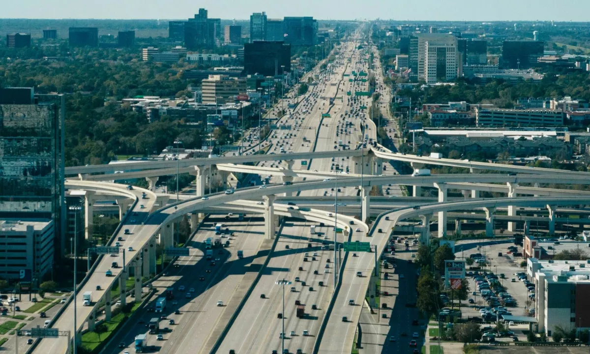 Pločevinasta reka na odseku avtoceste Interstate 10 z imenom Katy Freeway v okolici Houstona v Teksasu.