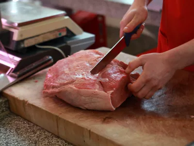 11.02.2026 - meso, mesar,tržnica, prodaja mesaFoto: Tomaž Skale