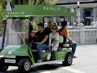 Tromostovje, brezplačni mestni taksi Kavalir, Ljubljana   //FOTO: Tomaž Zajel&scaron;nik