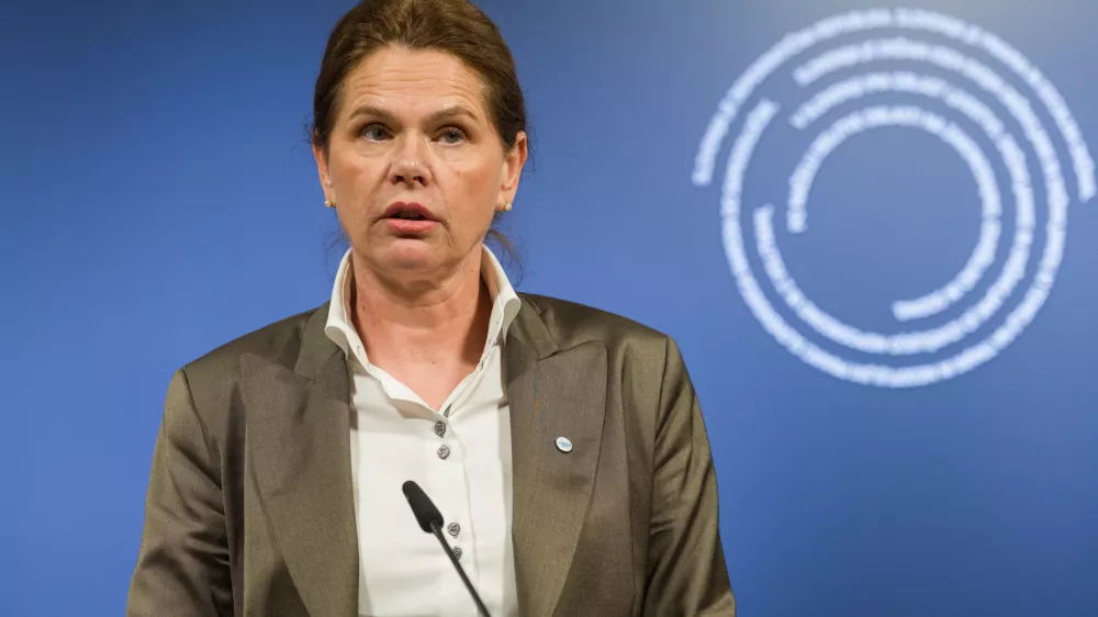 Ljubljana, DZ.Novinarska konferenca poslanske skupine Svoboda glede predloga interventnega zakona za razvoj Slovenije.Poslanka Alenka Bratusek.