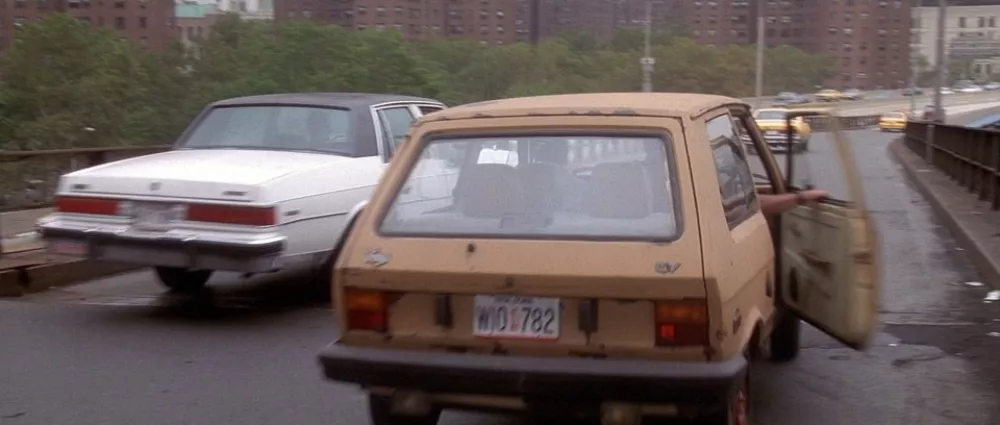 Yugo v filmu Umri pokončno brez oklevanja (Die Hard: With a Vengeance). / Foto: Imcdb
