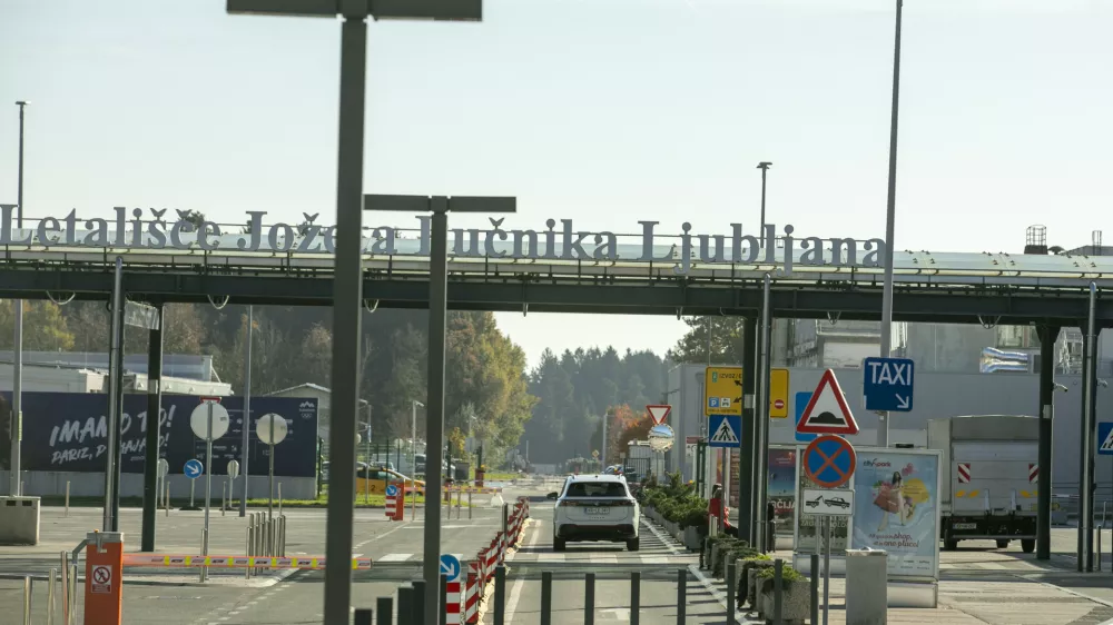 31.10.2024 - Letali&scaron;če Jožeta Pučnika Ljubljana - Fraport Slovenija Upravljavec ljubljanskega letali&scaron;ča.FOTO: LUKA CJUHA