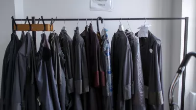 - 10.01.2017 - simbolična fotografija - garderoba tožilci - odvetni&scaron;ka in tožilska toga - službeno oblačilo na odvetnika in sodnika na sodi&scaron;ču - sodnik - pravosodje - pravo - pravičnost - pravica - pravni sistem - tožilstvo - sodna oblast - sodi&scaron;ča - sodi&scaron;če - odvetniki - zagovorniki -,      //FOTO: Jaka Gasar