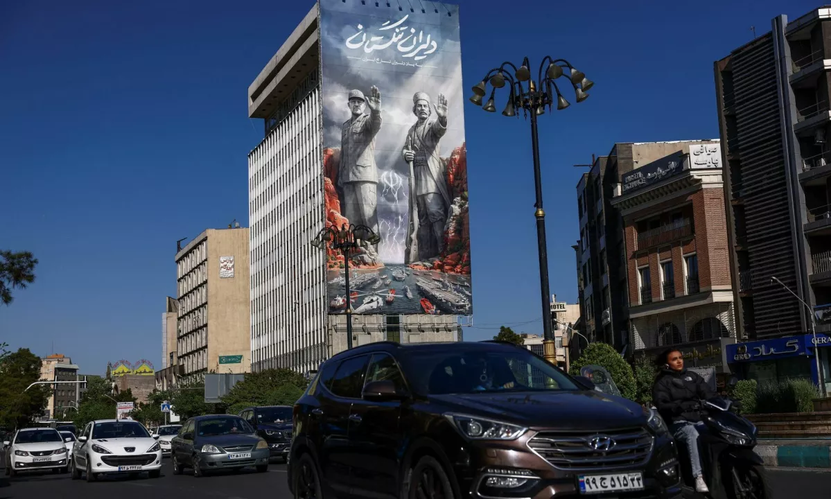 »To je očitna kršitev pogojev premirja in dokler se bo nadaljevala, Hormuške ožine ni mogoče odpreti,« je dejal glavni iranski pogajalec, predsednik parlamenta Mohamad Bager Galibaf.