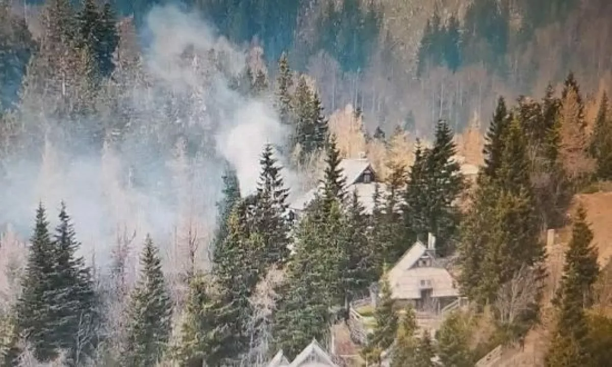 Na Velika planina je izbruhnil požar na turistični koči, kjer naj bi po neuradnih informacijah zagorel zunanji jacuzzi.