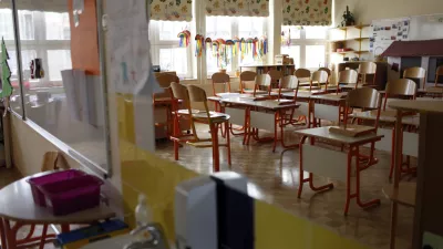 - šolstvo - Osnovna šola Trnovo - razred - ni pouka- Splošna stavka dela javnega sektorja 2012 zaradi varčevalnih ukrepov vlade - sodelovalo med 80.000 in 90.000 javnih uslužbencev v dejavnostih šolstva, vzgoje, zdravstva, socialnega varstva, policije in veterine. protest-javni uslužbenci //FOTO: Jaka Gasar