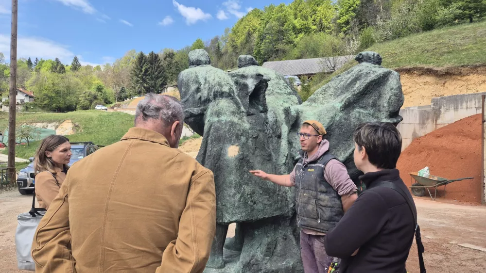 Kam je izginil trboveljski spomenik? Razlog je precej resen