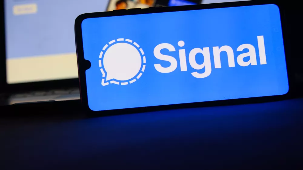 Signal logo is displayed on a mobile phone screen for illustration photo. Krakow, Poland. On April, 20th, 2026. (Photo by Beata Zawrzel/NurPhoto)NO USE FRANCE