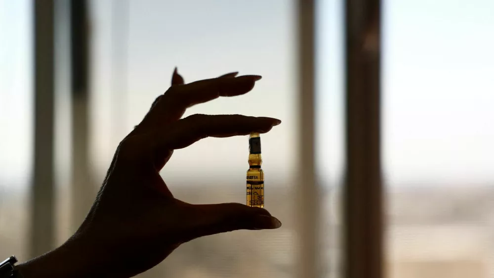 An Iranian nurse shows an injection vial at a hospital, amid a ceasefire between U.S. and Iran, in Tehran, Iran, April 23, 2026. Majid Asgaripour/WANA (West Asia News Agency) via REUTERS ATTENTION EDITORS - THIS PICTURE WAS PROVIDED BY A THIRD PARTY
