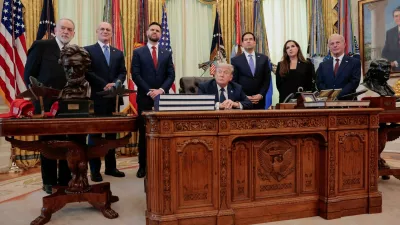 Israel Ambassador to the U.S. Yechiel Leiter, U.S. Ambassador to Lebanon Michel Issa, Lebanon Ambassador to the U.S. Nada Hamadeh Moawad, U.S. President Donald Trump, U.S. Secretary of State Marco Rubio, U.S. Ambassador to Israel Mike Huckabee and U.S. Vice President JD Vance hold a briefing in the Oval Office at the White House in Washington, D.C., U.S., April 23, 2026. REUTERS/Kylie Cooper    TPX IMAGES OF THE DAY