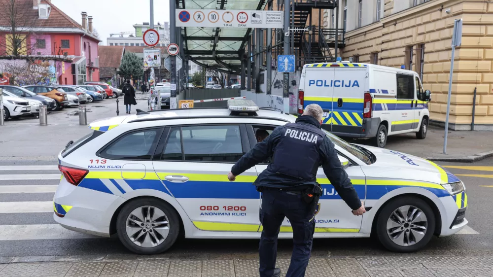 - 26.01.2026 - reportaža Metelkova - nevarna cona - &Scaron;utarjev zakon - policija//FOTO: Jaka Gasar