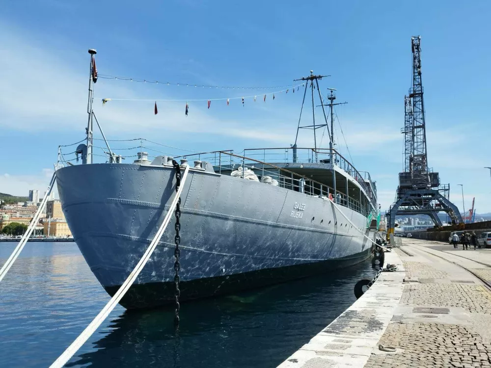 V Titov Galeb vložili milijone, zdaj na trupu zeva luknja