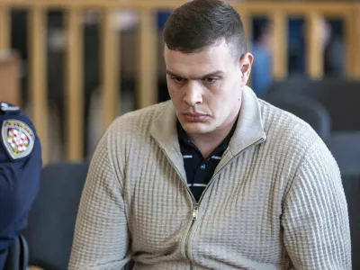 Biv&scaron;i policist Marko Smažil vztraja, da 21-letne Mihaele ni umoril, temveč jo je po nesreči ustrelil. 