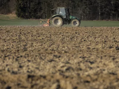 - 23.03.2022 &ndash; Su&scaron;a v Sloveniji - kmetijske povr&scaron;ine, kmetovanje, suha zemlja, njiva /FOTO: Jaka Gasar