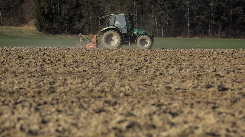 - 23.03.2022 &ndash; Su&scaron;a v Sloveniji - kmetijske povr&scaron;ine, kmetovanje, suha zemlja, njiva /FOTO: Jaka Gasar