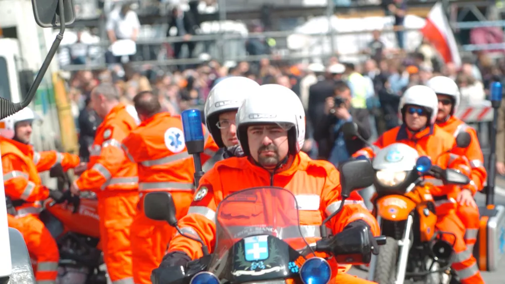 Italija - re&scaron;evalci na motorjih, motoristi