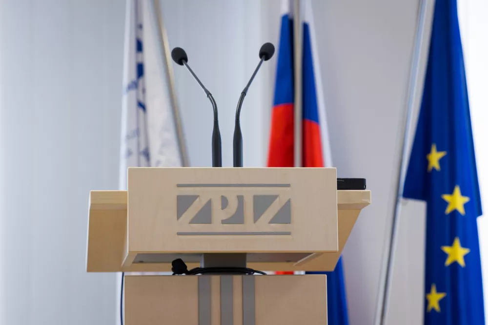 Ljubljana, Zpiz.Seja sveta Zavoda za pokojninsko in invalidsko zavarovanje Slovenije (Zpiz), na kateri so med drugim obravnavali porocilo Fursa o pobiranju prispevkov za obvezno pokojninsko in invalidsko zavarovanje za leto 2025 ter porocilo o poslovanju Zavoda Vzajemnost v letu 2025. / Foto: Bor Slana/sta