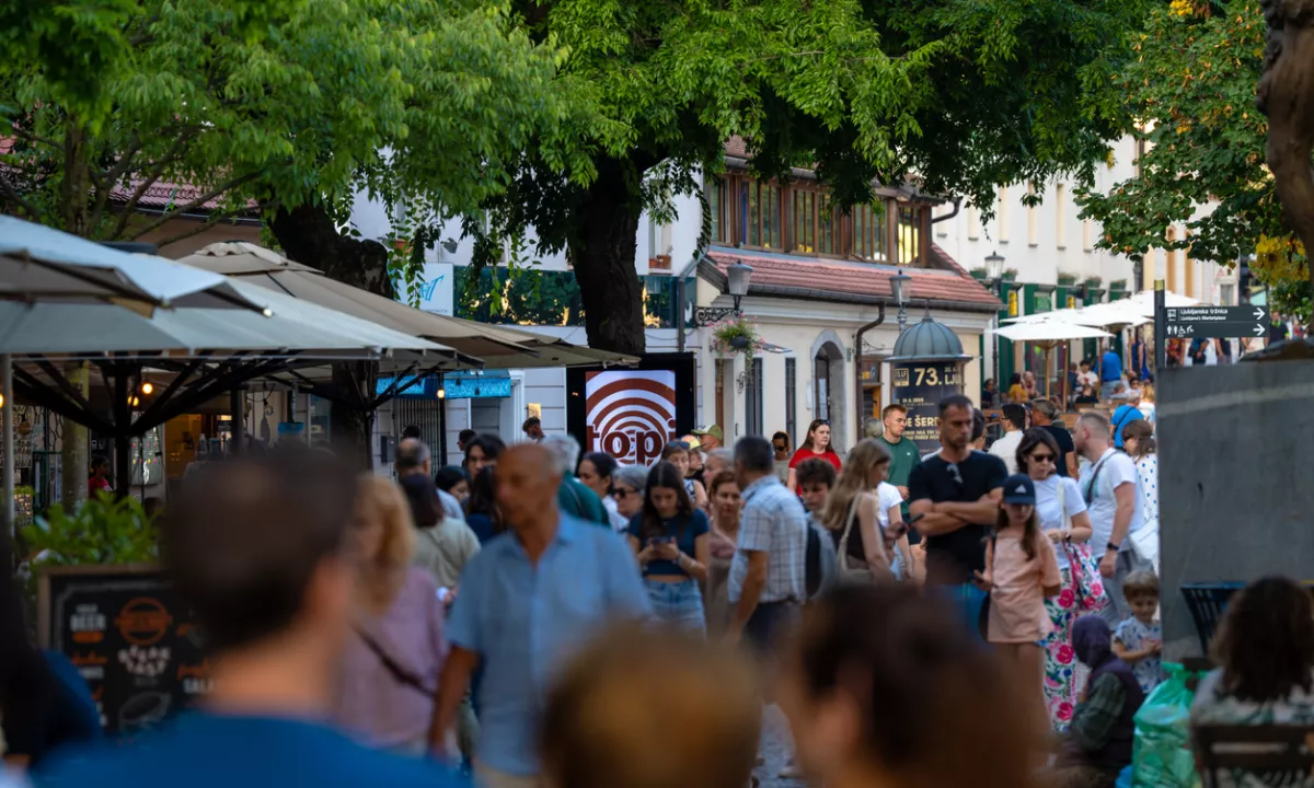 Na novega leta dan je v Sloveniji prebivalo 1.074.630 moških in 1.060.477 žensk.