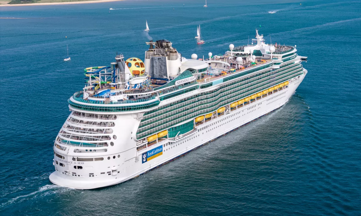 Uslužbenci na križarki Sapphire Princess so v torek na plovbi v zahodnem Sredozemlju iz morja potegnili pet trupel.