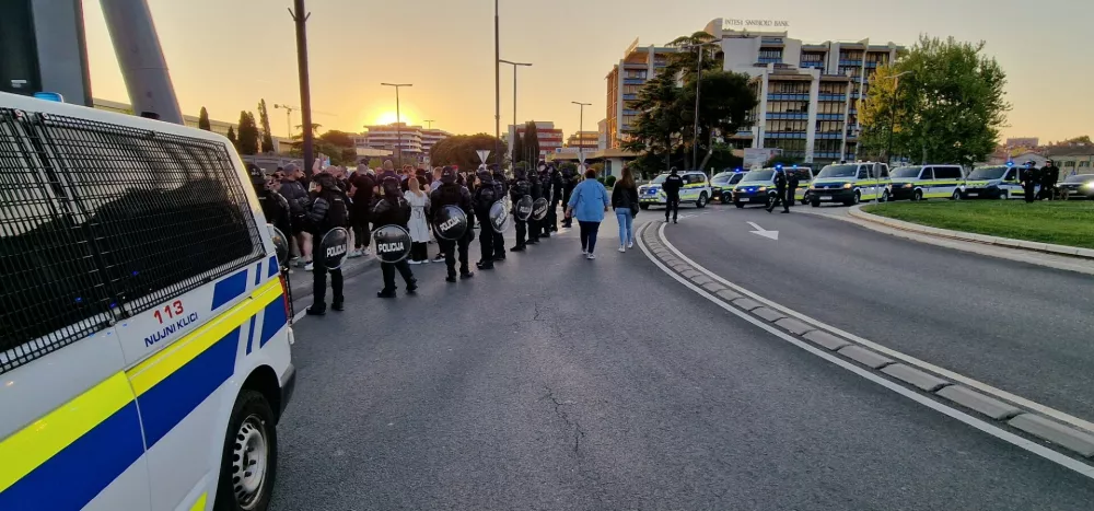 Neredi, Koper. Foto: PU Koper