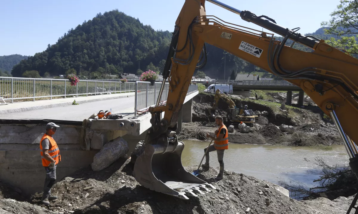 Že kmalu po poplavah leta 2023 so se pojavila opozorila, da utegnejo popoplavni ukrepi poslabšati stanje slovenskih voda.
