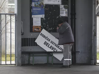 simbolična fotografija delavec - plače - dobiček21.01.2025 - Premogovnik Velenje d.o.o rudnik lignita - &scaron;ale&scaron;ka dolina - delovna nesreča - re&scaron;evalna akcija - Na odkopu v jami Preloge Premogovnika Velenje je zaradi vdora mokre gline zasulo tri rudarje.Foto: Luka Cjuha / Foto: Luka Cjuha