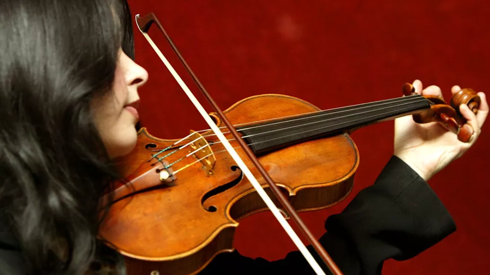 Priya Mitchell plays The Lady Tennant violin, made by Antonio Stradivari in 1699, in Christie's auction house in London, Friday March 4, 2005. The violin will be auctioned in Christie's New York Fine Musical Instruments sale on April 22, and is expected to realize between US$800,000 and US$1.2 million (610,000-915,000).(AP Photo/John D McHugh)