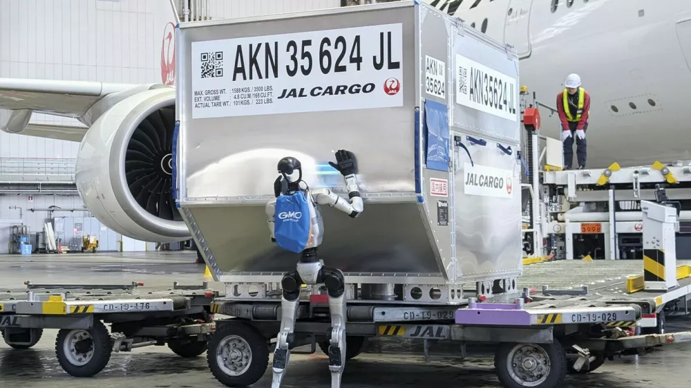 A humanoid robot pushes a cargo container during a media demonstration at Haneda airport in Tokyo on April 27, 2026. Japan Airlines will test the use of such robots at the airport from May, as the airline aims for their practical use in ground handling tasks, such as cargo loading and unloading, in 2028 amid a chronic manpower shortage.,Image: 1094715965, License: Rights-managed, Restrictions:, Model Release: no