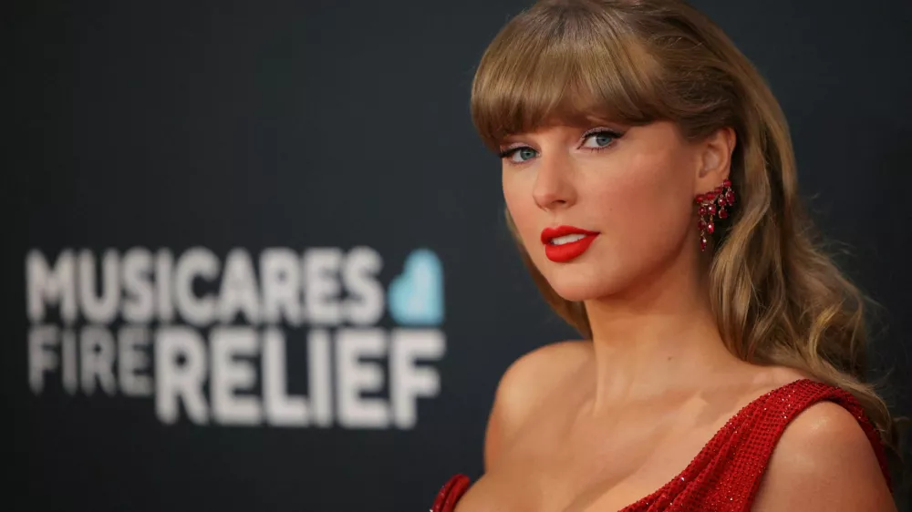 FILE PHOTO: Taylor Swift poses at the red carpet during the 67th Annual Grammy Awards in Los Angeles, California, U.S., February 2, 2025. REUTERS/Daniel Cole/File Photo