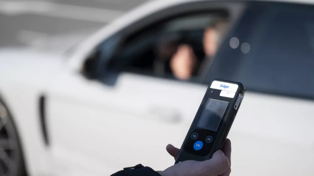 prometni nadzorpolicija - simbolična fotografijaprometna policijavarnost v prometupolicija na motorjihmotoristična policijaprehitri voznikiavtocestna policijaalkotestalkohol v prometu08.04.2025 Policijski nadzor, počivali&scaron;če PovodjeFOTO: Nik Erik Neubauer