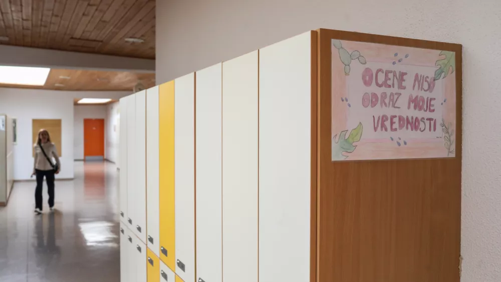 - &scaron;ola, &scaron;olski hodnik, &scaron;olska garderoba, ocene,- 15.04.2026. O&Scaron; Straži&scaron;če. Kuharska delavnica znotraj dopolninega poukana O&Scaron; Straži&scaron;če v Kranju.//FOTO: Bojan Velikonja