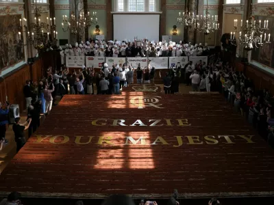 Chefs and volunteers celebrate after breaking the Guinness World Record for the longest tiramisu, which measured 400 metres, in London, Britain, April 26, 2026. REUTERS/Carlos Jasso