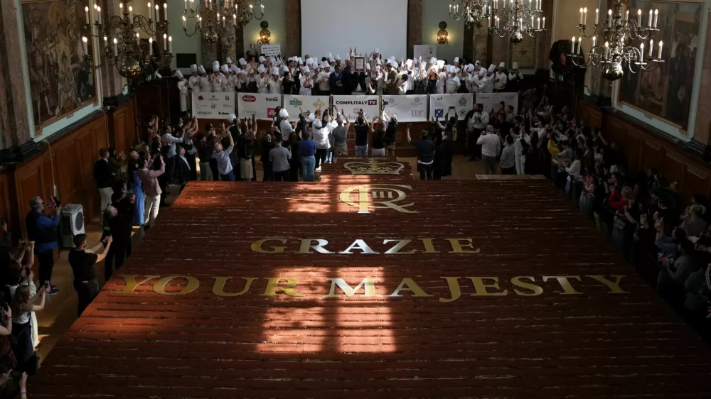 Chefs and volunteers celebrate after breaking the Guinness World Record for the longest tiramisu, which measured 400 metres, in London, Britain, April 26, 2026. REUTERS/Carlos Jasso
