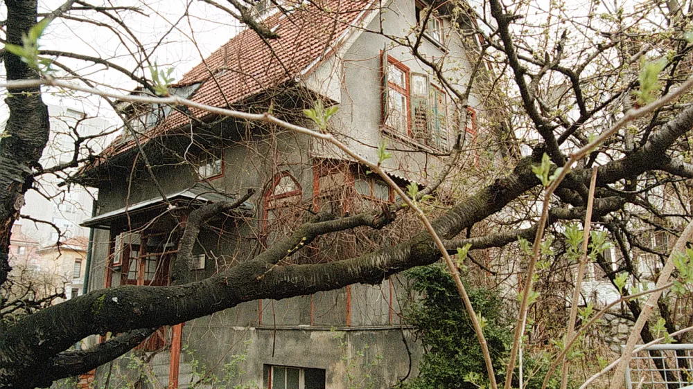 Prizori&scaron;če umora, zapu&scaron;čena hi&scaron;a