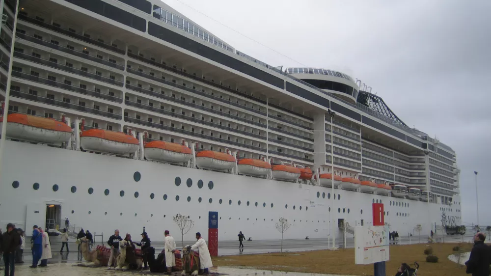 ladja kamele križarjenje