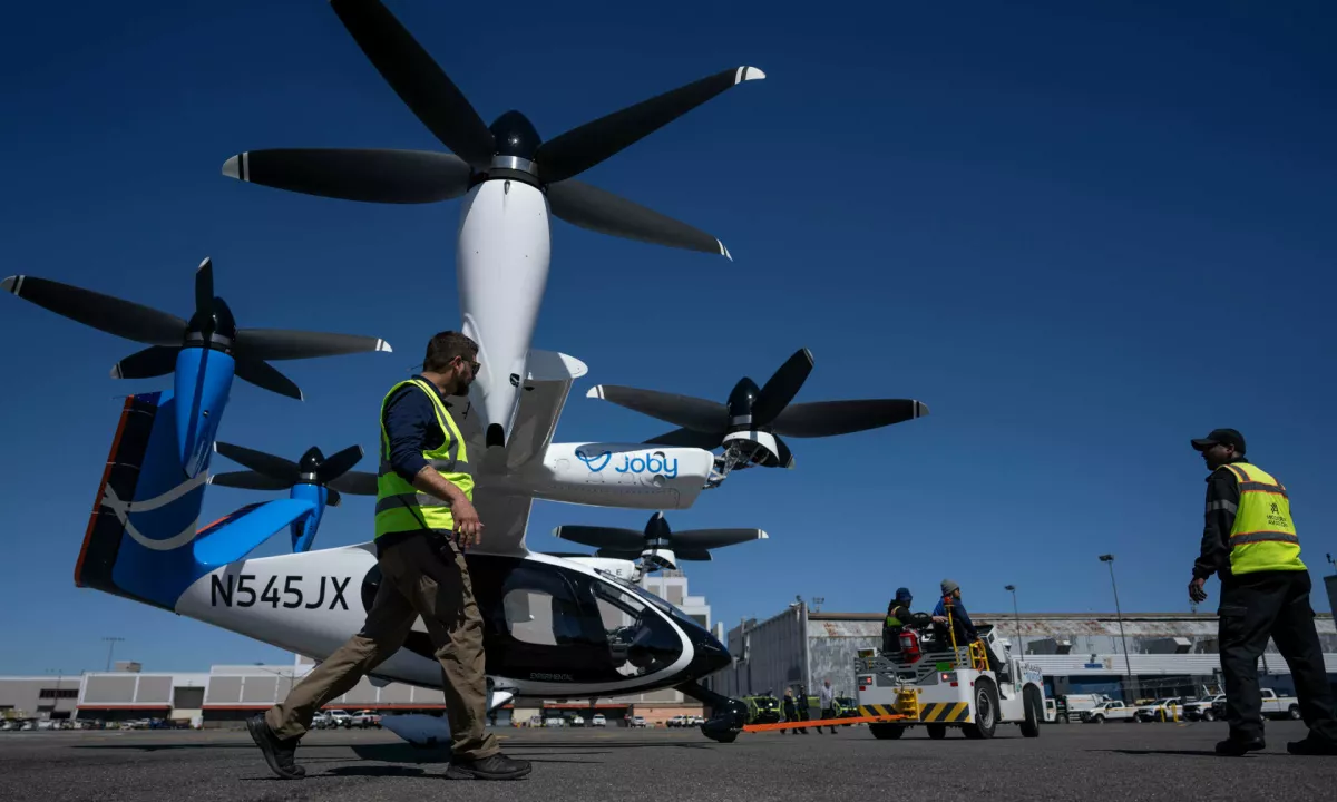 Ni dron in ni običajno letalo, predvsem pa podjetje vztrajno poudarja, da ni helikopter.