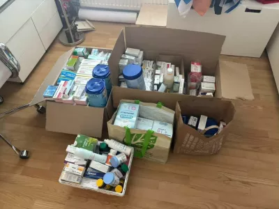 Paket zdravil za Kubo.