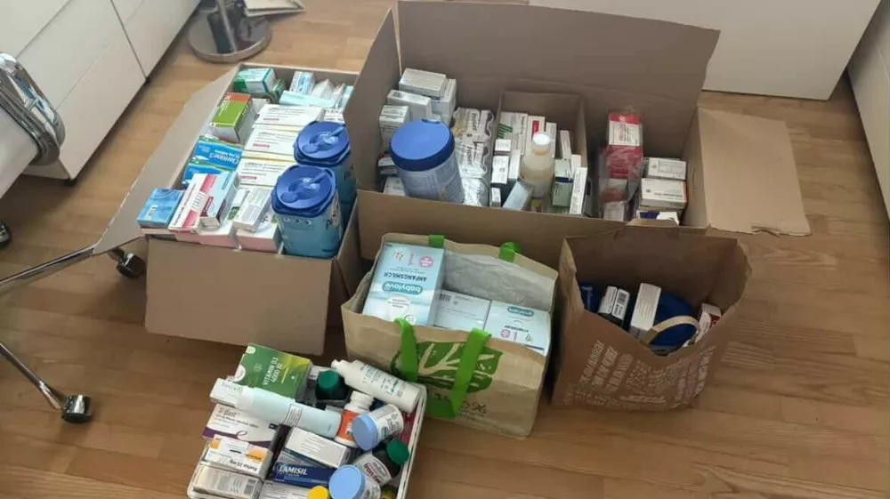 Paket zdravil za Kubo.