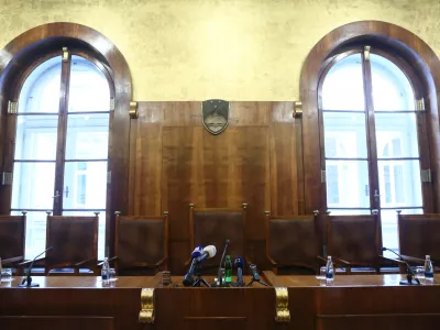- simbolična fotografija -, sodstvo, sodi&scaron;če, pravosodje, pravna država - ustavni sodniki - - ustava - - 13.12.2018 - Ustavno sodi&scaron;če RS - ustna razglasitev odločitve Ustavnega sodi&scaron;ča v postopku za oceno ustavnosti 4. člena Zakona o določitvi volilnih enot za volitve poslancev v Državni zbor in členov Zakona o volitvah v Državni zbor.//FOTO: Luka Cjuha