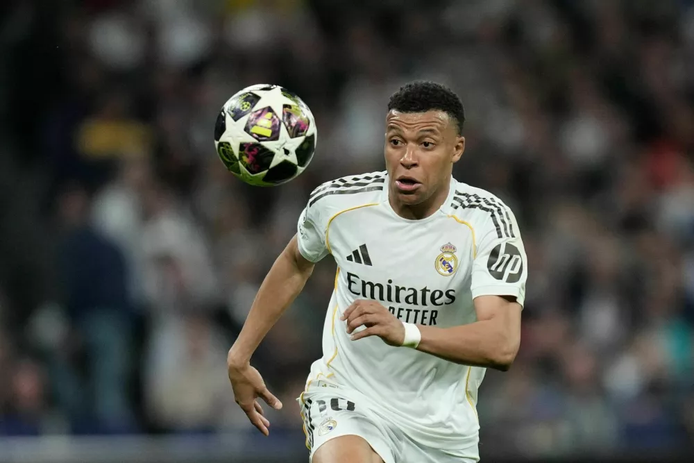 Real Madrid's Kylian Mbappe watches the ball during the Champions League quarterfinal first leg soccer match between Real Madrid and Bayern Munich in Madrid, Spain, Tuesday, April 7, 2026. (AP Photo/Bernat Armangue) / Foto: Bernat Armangue