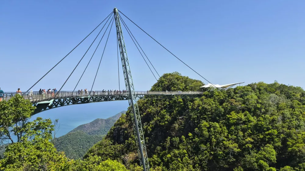 Med največje arhitekturne dosežke sodi Langkawi Sky Bridge / Foto: Franci Horvat