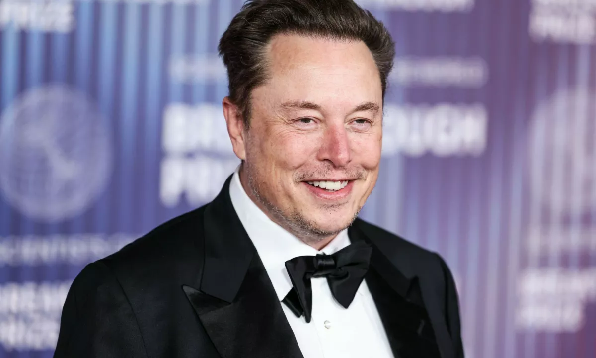 Medtem ko je Nasa leta načrtovala en sam poskus, je SpaceX gradil prototipe, jih pošiljal v zrak, jih pustil eksplodirati na teksaških plažah, analiziral podatke in naslednji teden zgradil novo, izboljšano različico.