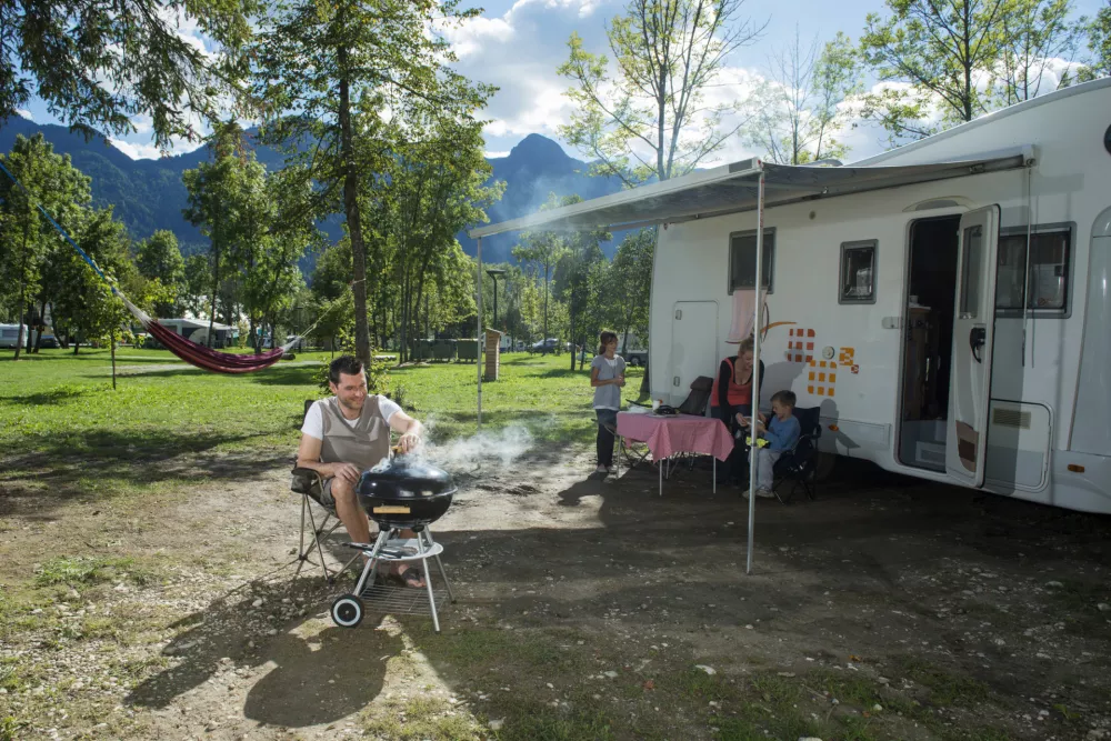 Avtodom je vse bolj priljubljen, alternativa so &scaron;e vedno tudi &scaron;otori. / Foto: Istock