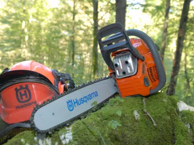 test motorna žaga Husqvarna 460, delo v gozdu