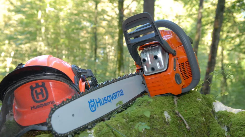 test motorna žaga Husqvarna 460, delo v gozdu