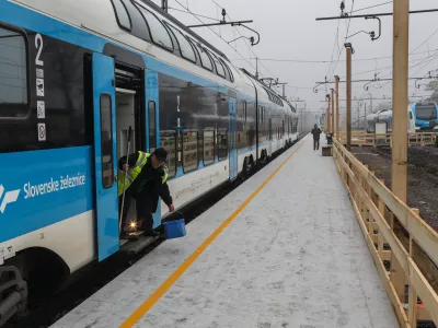 - Prometna in znakovna ureditev za začasne železni&scaron;ke tire in perone,- začasni tir,- Železni&scaron;ka postaja Ljubljana.-14.12.2025. - Prenova Železni&scaron;ke postaje Ljubljana.//FOTO: Bojan Velikonja