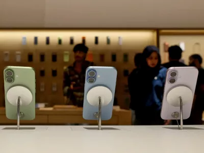 FILE PHOTO: The newly launched iPhone 17 series are displayed at an Apple store in New Delhi, India, September 19, 2025. REUTERS/Bhawika Chhabra/File Photo