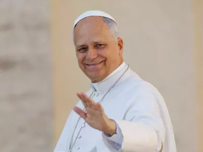 Pope Leo XIV gestures on the day of a weekly general audience in Saint Peter's Square at the Vatican, April 29, 2026. REUTERS/Remo Casilli