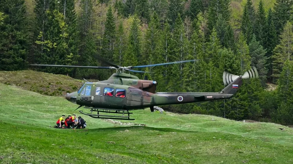 GRS Bovec re&scaron;evanje z voja&scaron;kim helikopterjem
